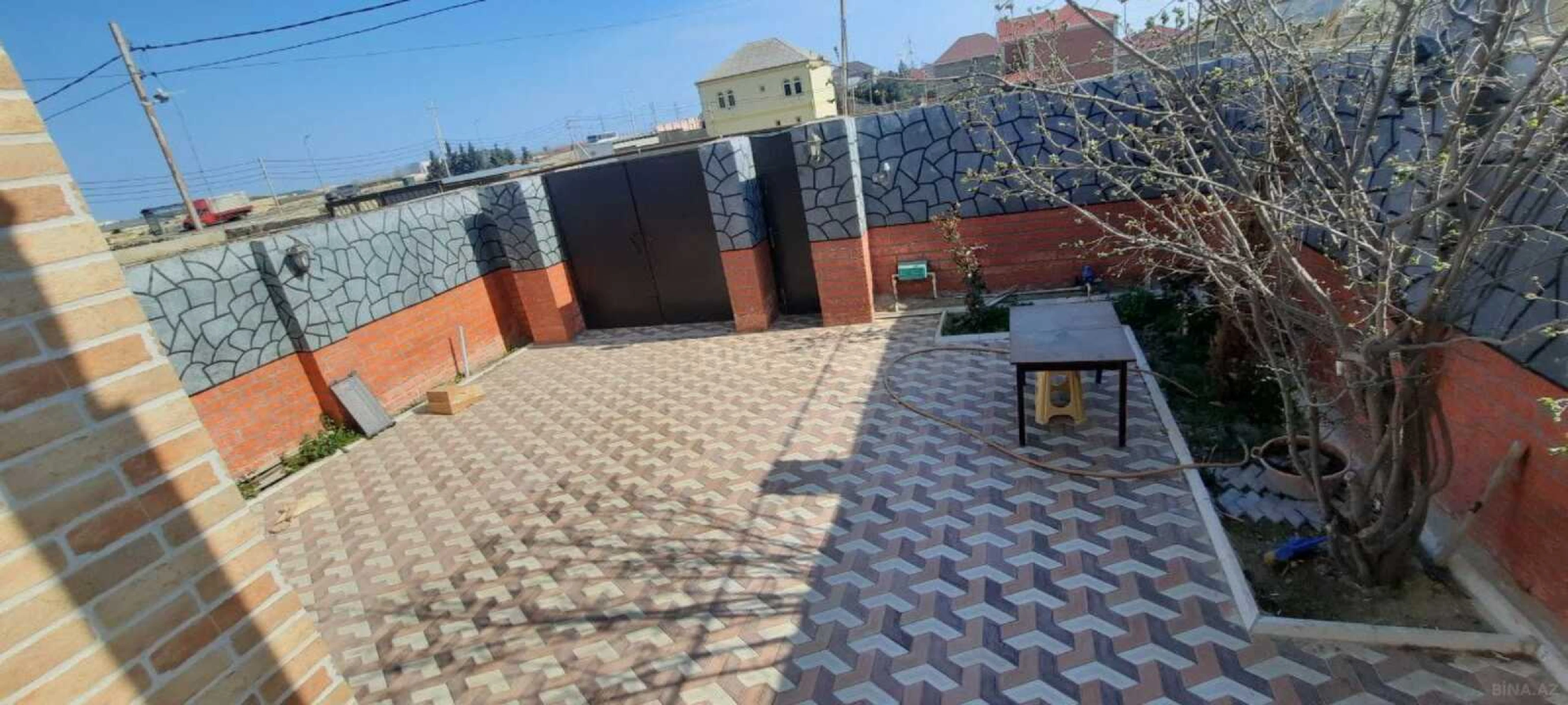 Satılır 4 otaqlı həyət evi 200 m²