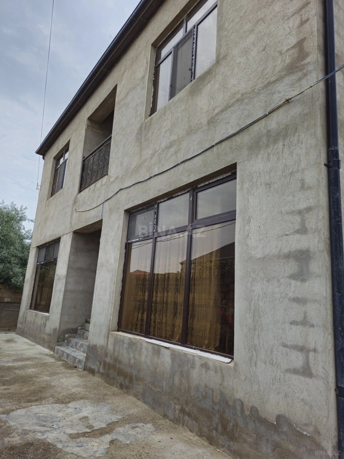 Satılır 6 otaqlı həyət evi 180 m²