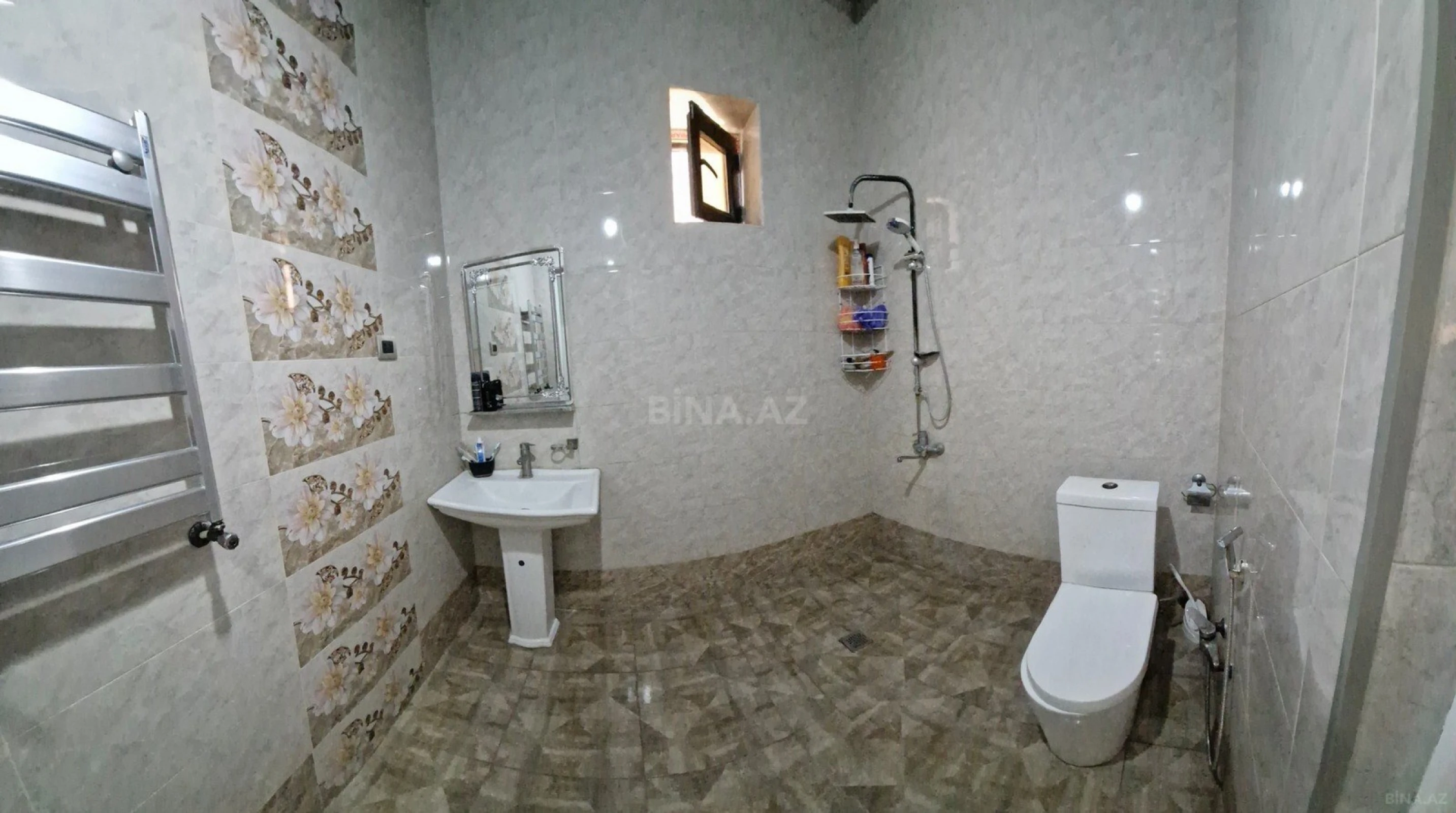 Satılır 6 otaqlı həyət evi 180 m²