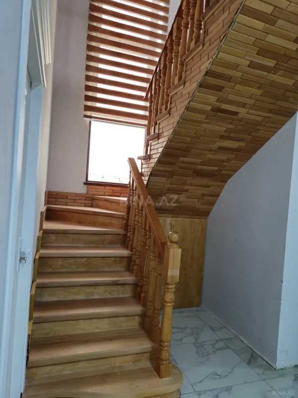 Satılır 6 otaqlı həyət evi 180 m²