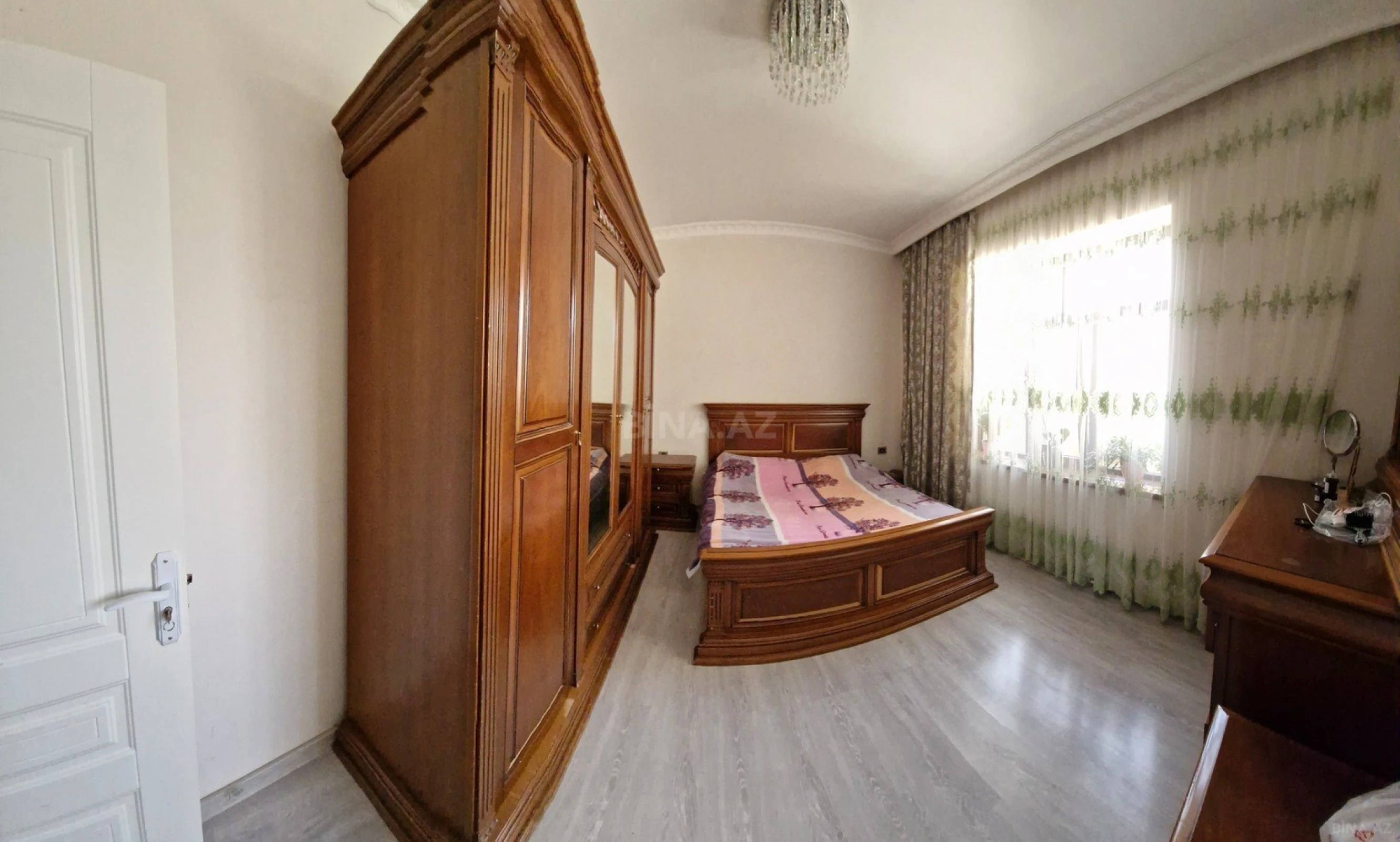 Satılır 6 otaqlı həyət evi 180 m²