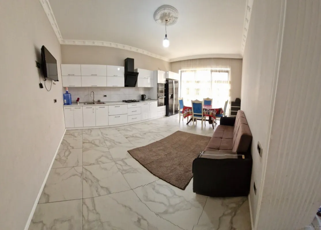 Satılır 6 otaqlı həyət evi 180 m²