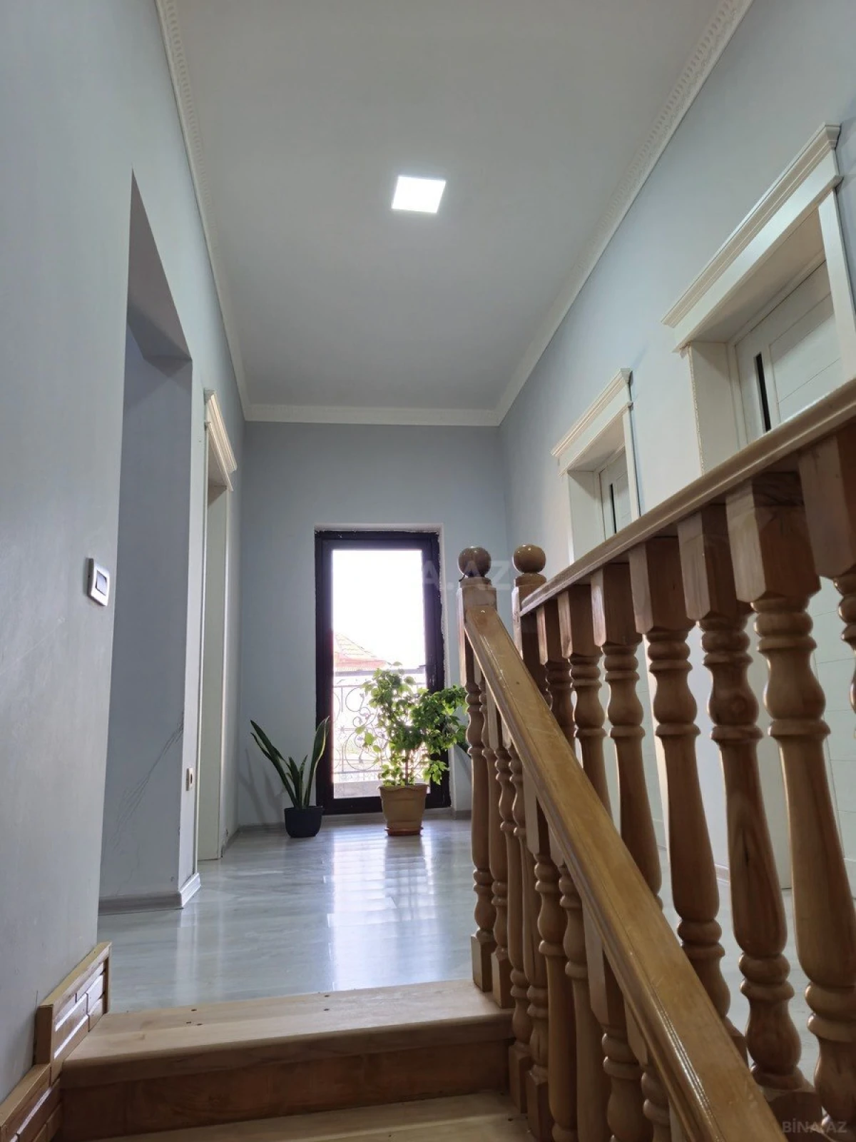 Satılır 6 otaqlı həyət evi 180 m²