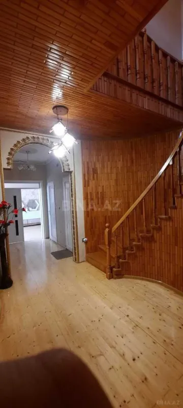 Satılır 6 otaqlı həyət evi 180 m²