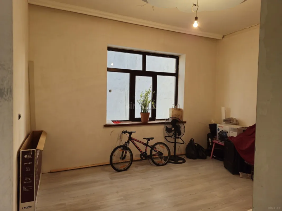 Satılır 6 otaqlı həyət evi 180 m²