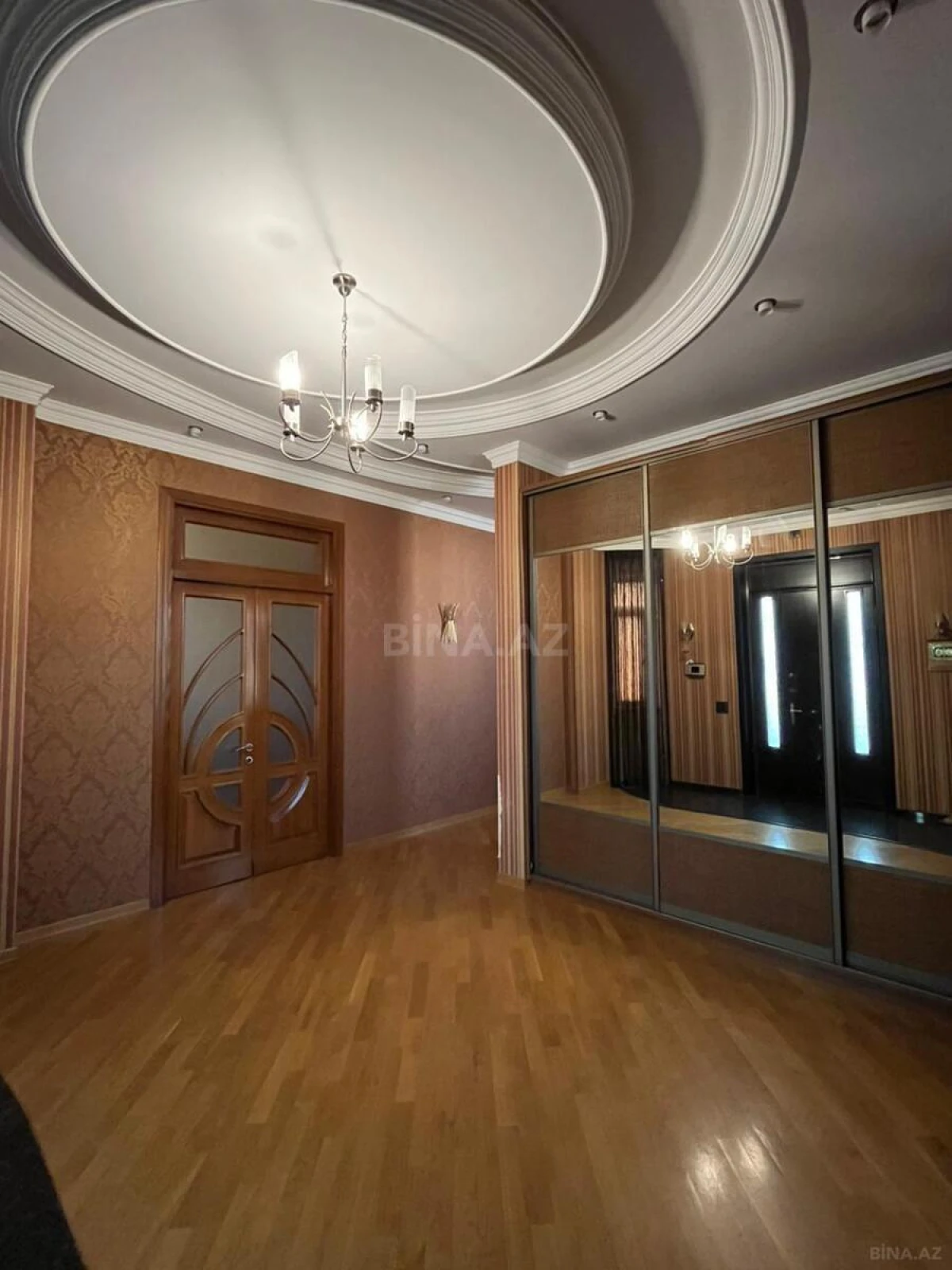 Kirayə verilir 7 otaqlı həyət evi 600 m²