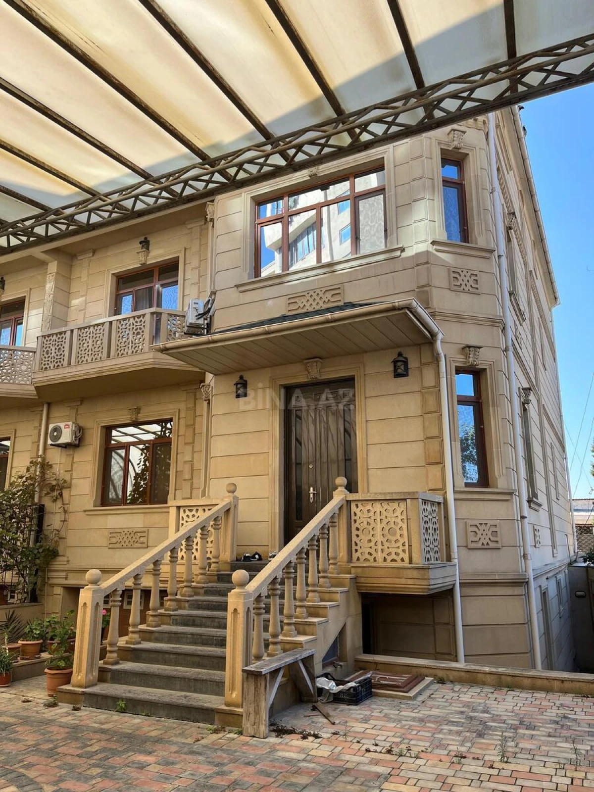 Kirayə verilir 7 otaqlı həyət evi 600 m²