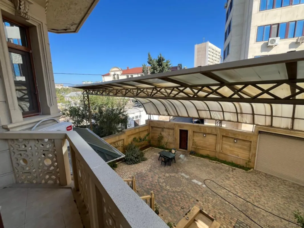 Kirayə verilir 7 otaqlı həyət evi 600 m²