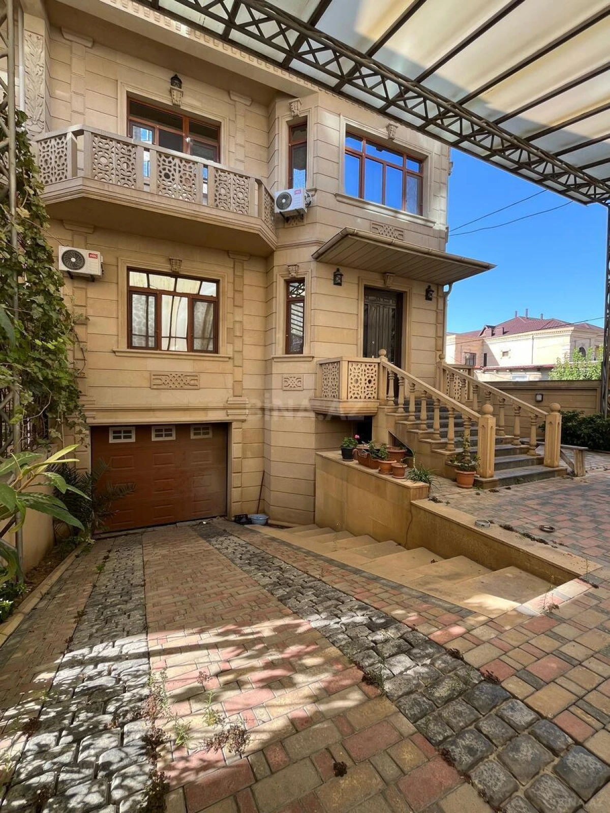 Kirayə verilir 7 otaqlı həyət evi 600 m²