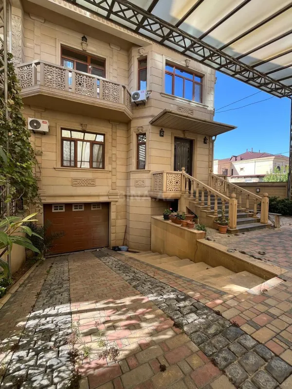 Kirayə verilir 7 otaqlı həyət evi 600 m²