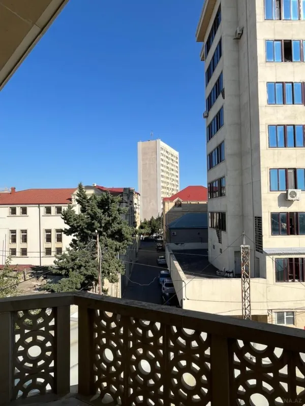 Kirayə verilir 7 otaqlı həyət evi 600 m²