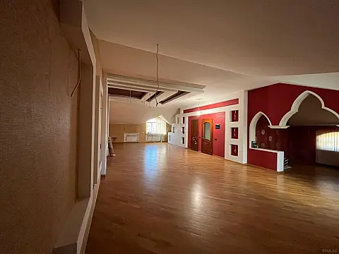 Kirayə verilir 7 otaqlı həyət evi 600 m²