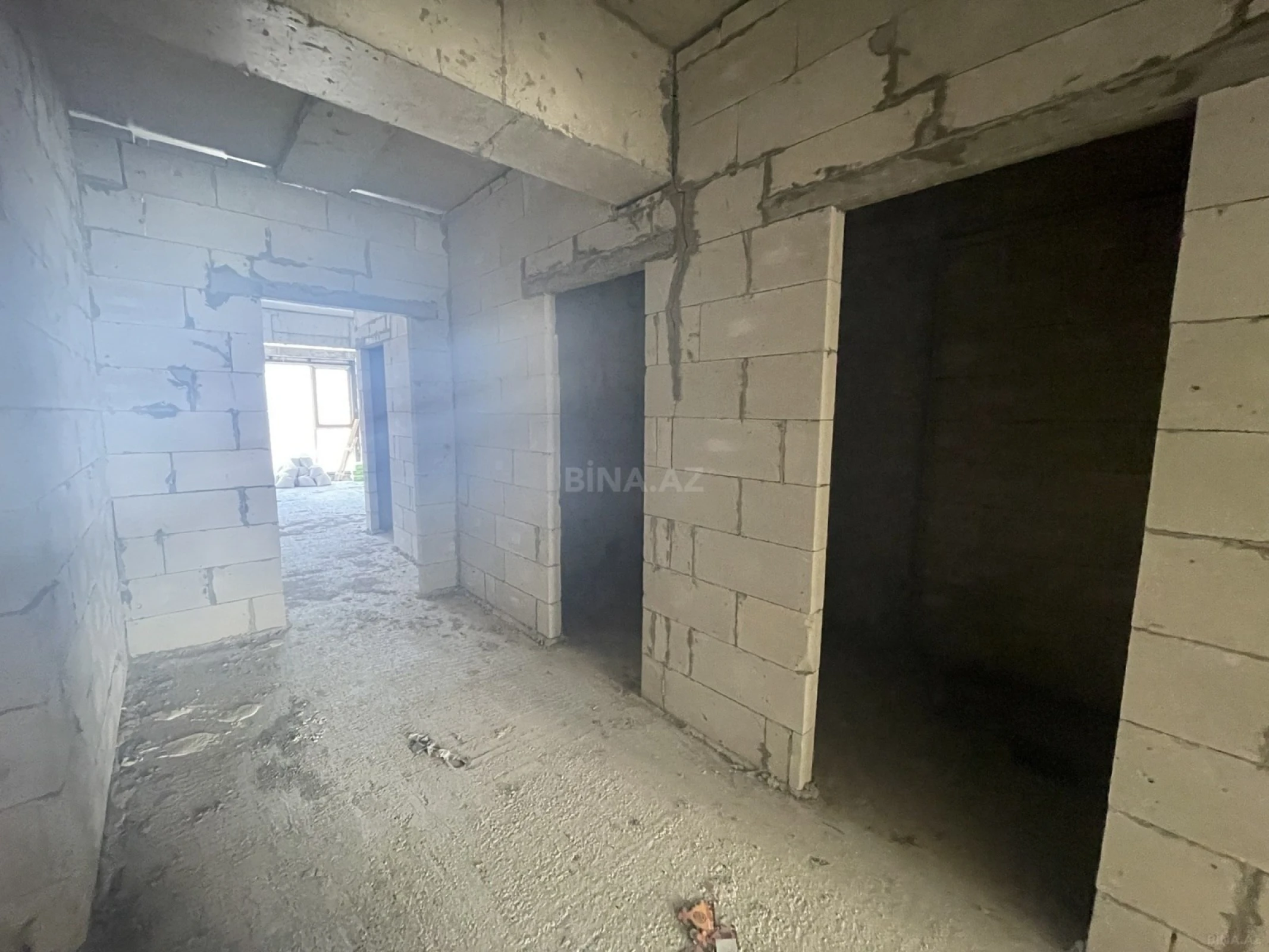 Satılır 3 otaqlı mənzil 141 m²