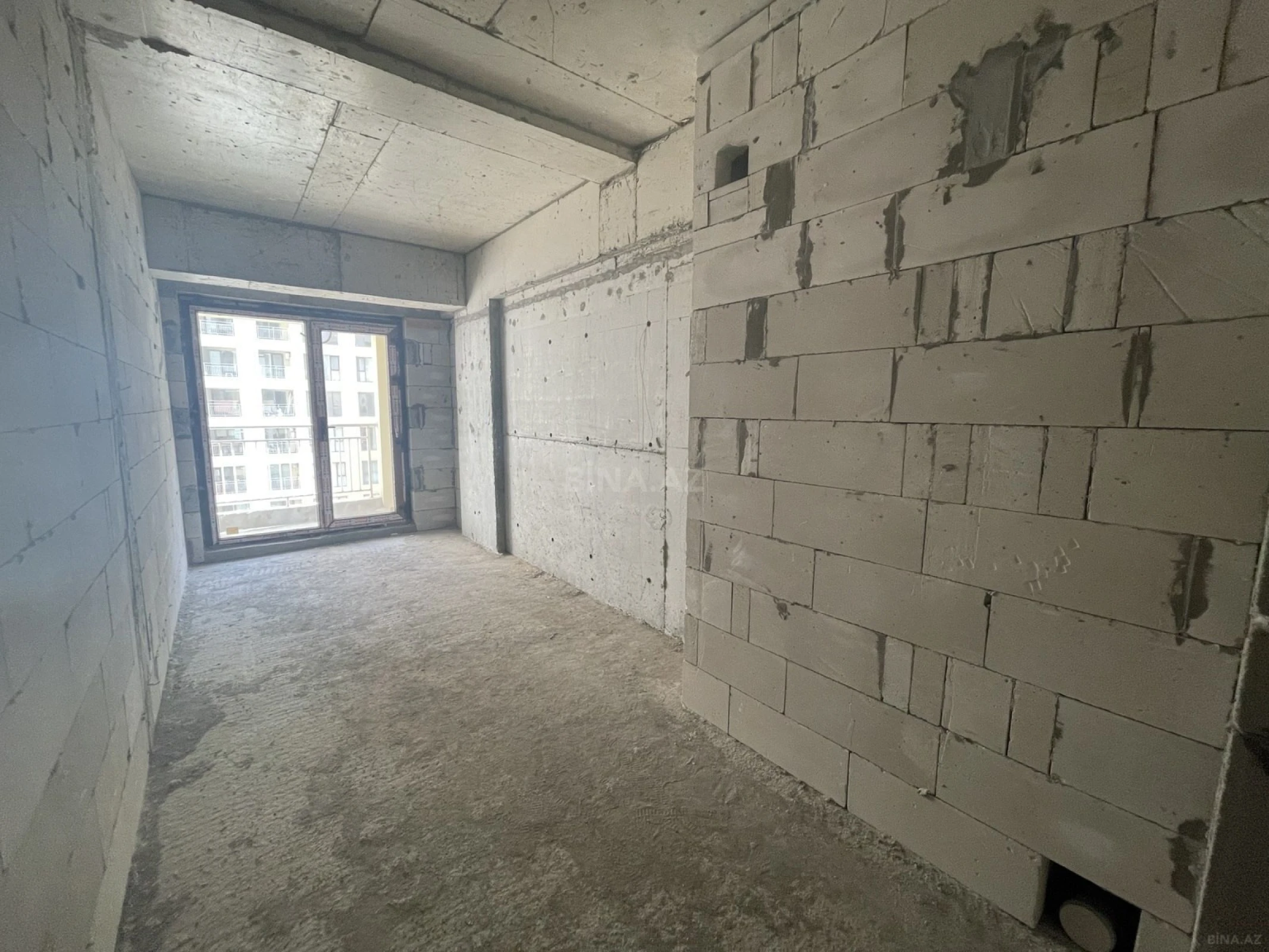 Satılır 3 otaqlı mənzil 141 m²