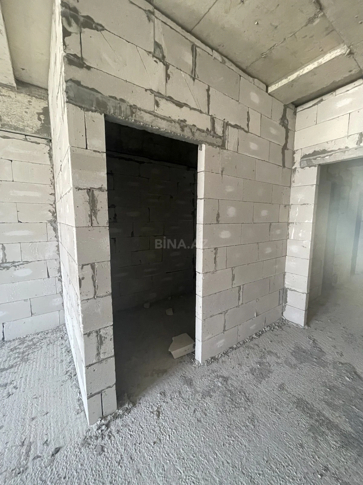 Satılır 3 otaqlı mənzil 141 m²