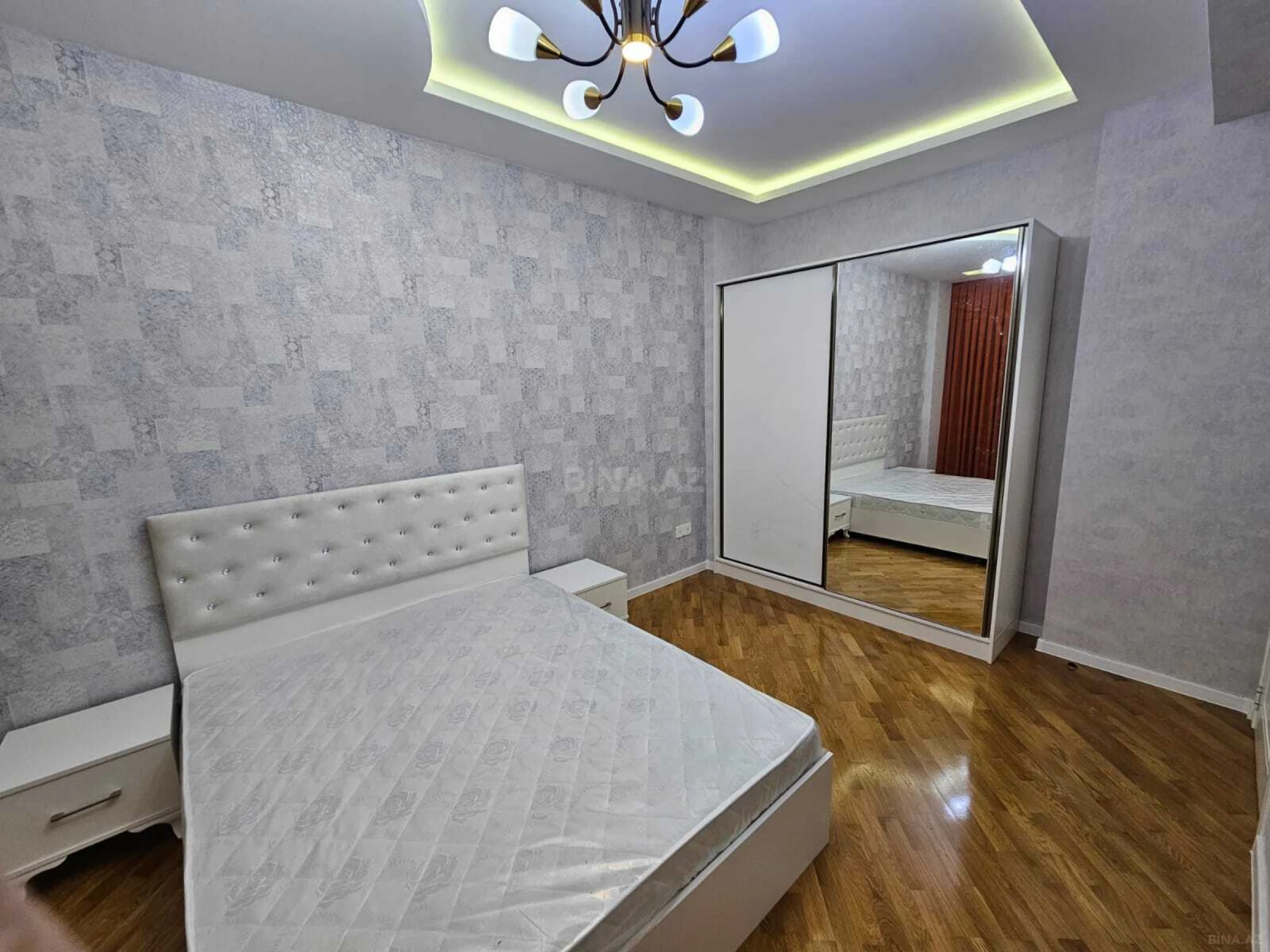 Satılır 2 otaqlı mənzil 72 m²