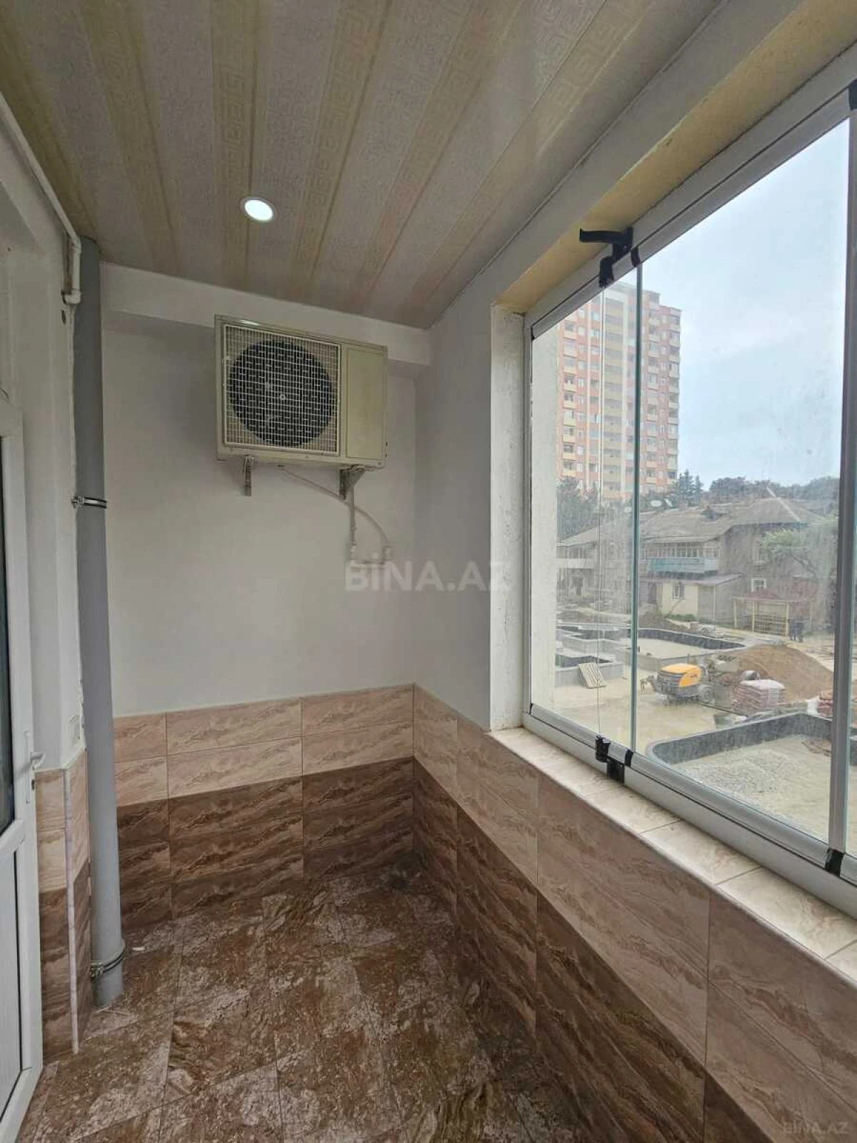 Satılır 2 otaqlı mənzil 72 m²