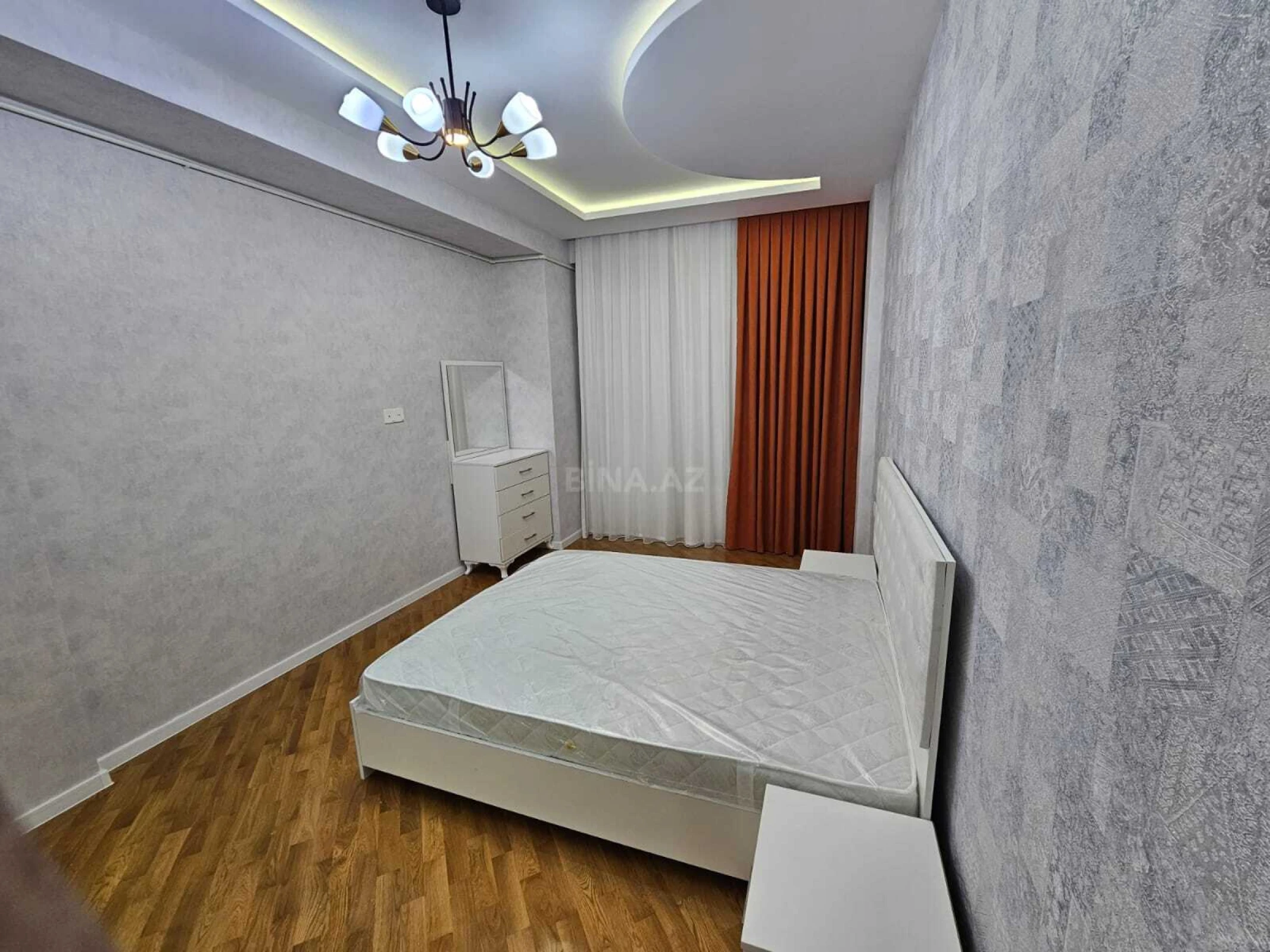 Satılır 2 otaqlı mənzil 72 m²