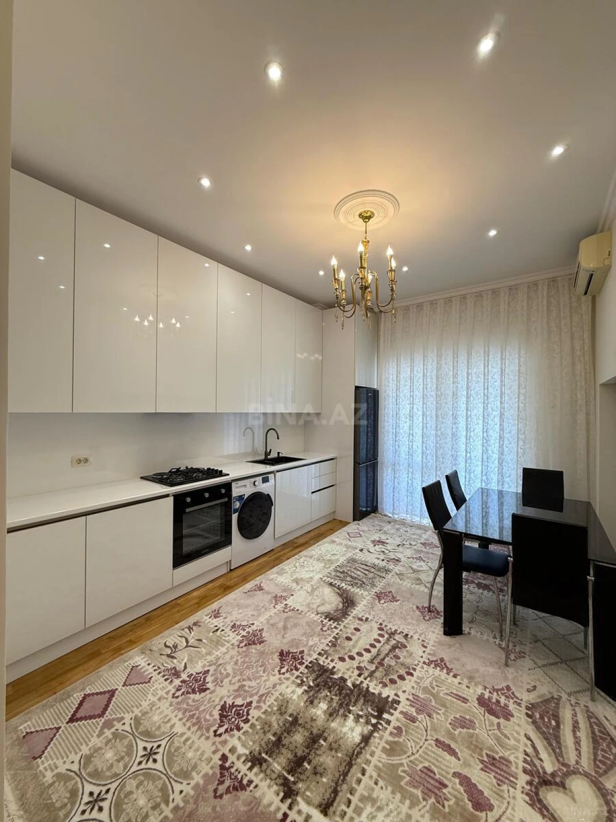 Satılır 4 otaqlı mənzil 223 m²