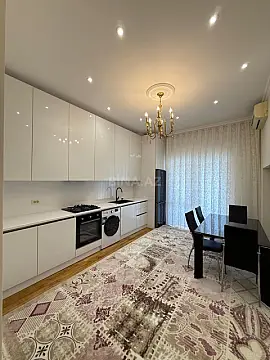 Satılır 4 otaqlı mənzil 223 m²