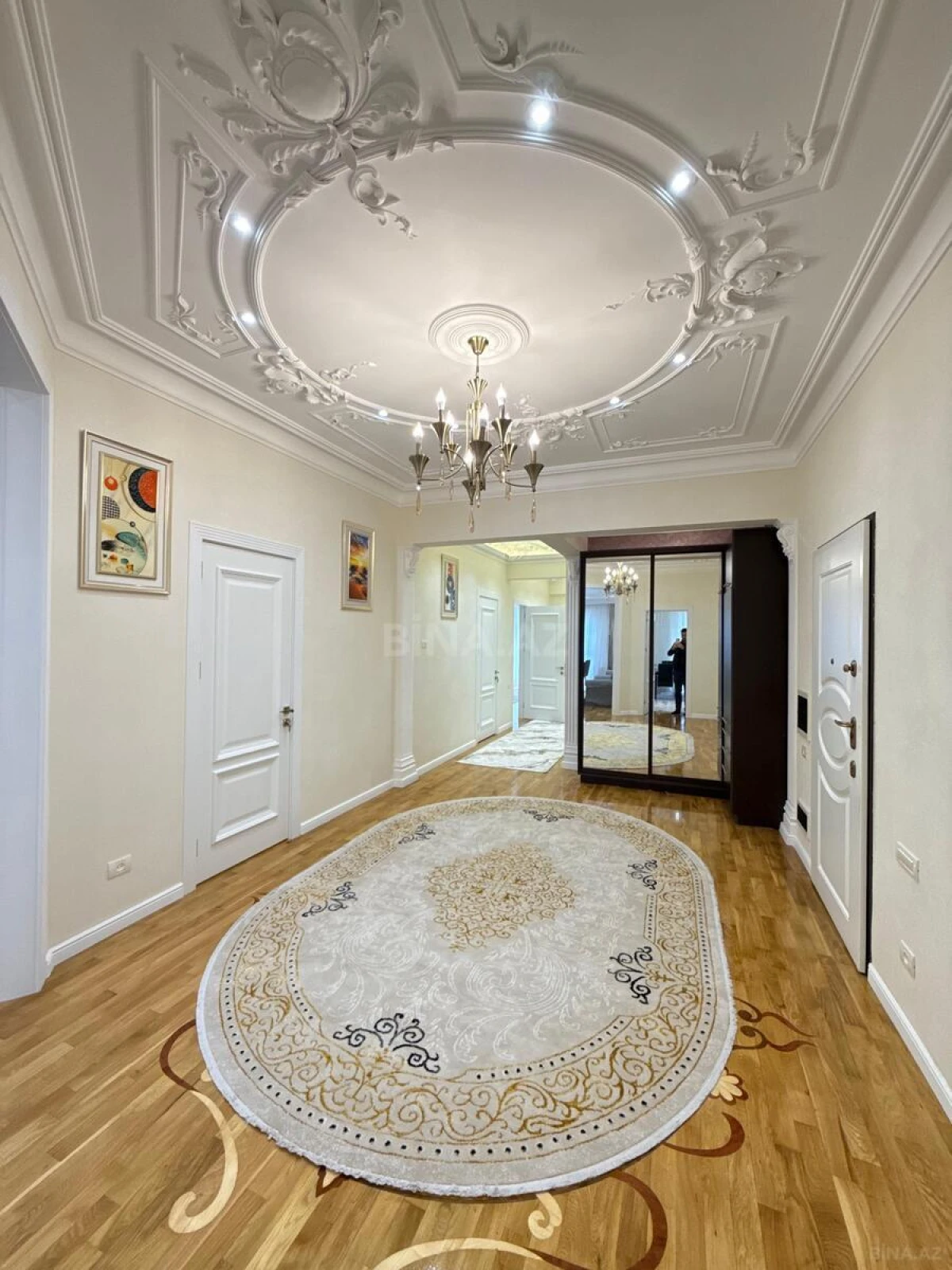 Satılır 4 otaqlı mənzil 223 m²