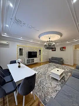 Satılır 4 otaqlı mənzil 223 m²