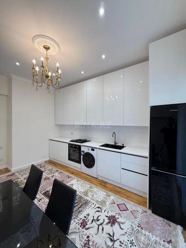 Satılır 4 otaqlı mənzil 223 m²