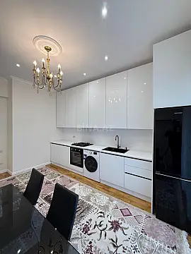 Satılır 4 otaqlı mənzil 223 m²