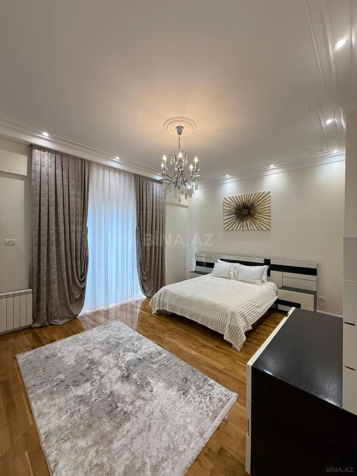 Satılır 4 otaqlı mənzil 223 m²