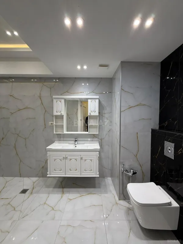 Satılır 4 otaqlı mənzil 223 m²