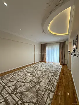 Satılır 4 otaqlı mənzil 223 m²