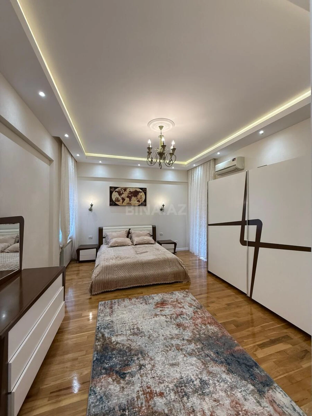 Satılır 4 otaqlı mənzil 223 m²