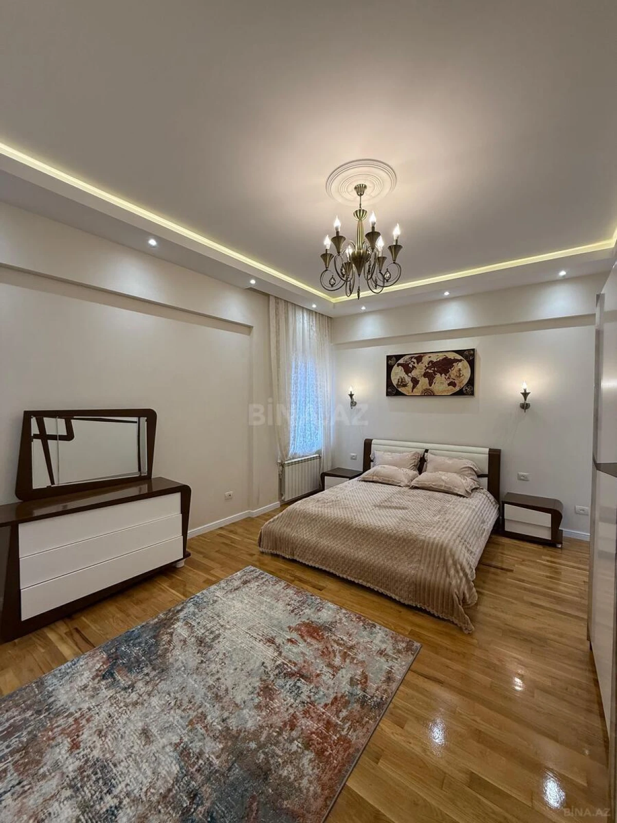 Satılır 4 otaqlı mənzil 223 m²