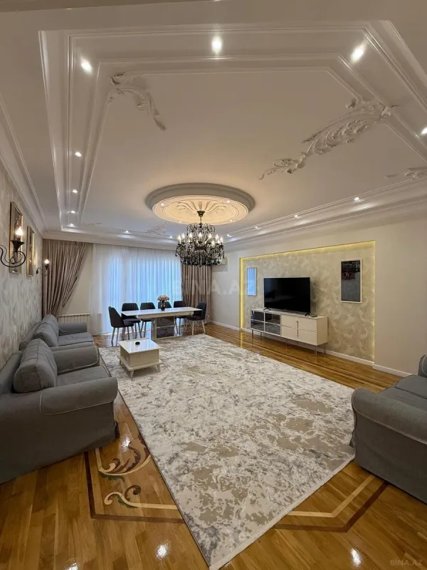 Satılır 4 otaqlı mənzil 223 m²