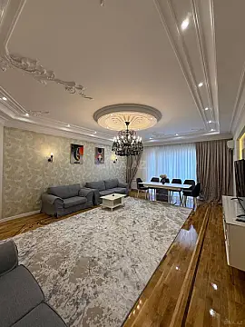 Satılır 4 otaqlı mənzil 223 m²