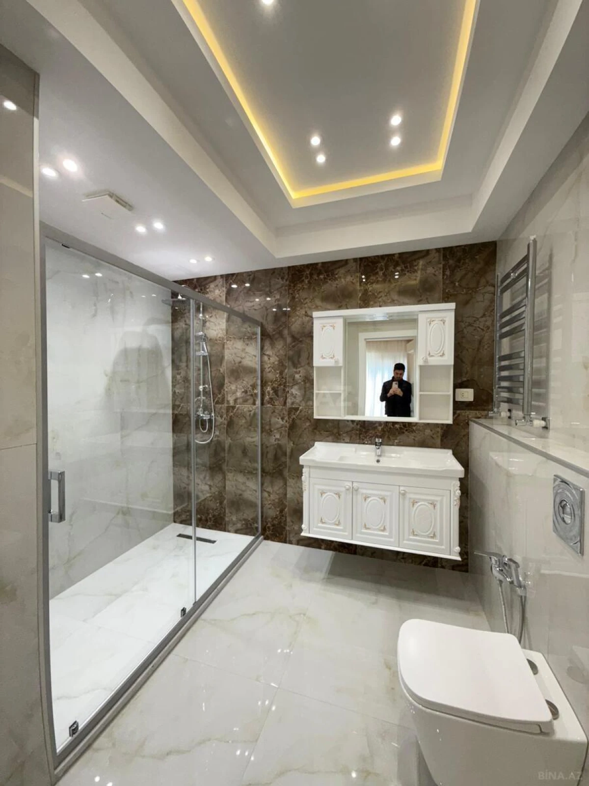 Satılır 4 otaqlı mənzil 223 m²