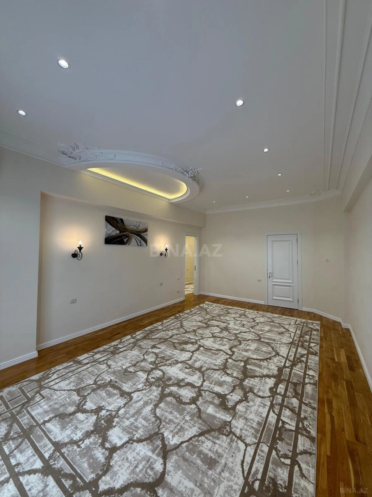 Satılır 4 otaqlı mənzil 223 m²