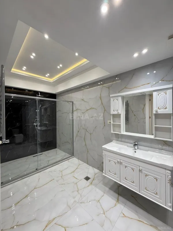 Satılır 4 otaqlı mənzil 223 m²