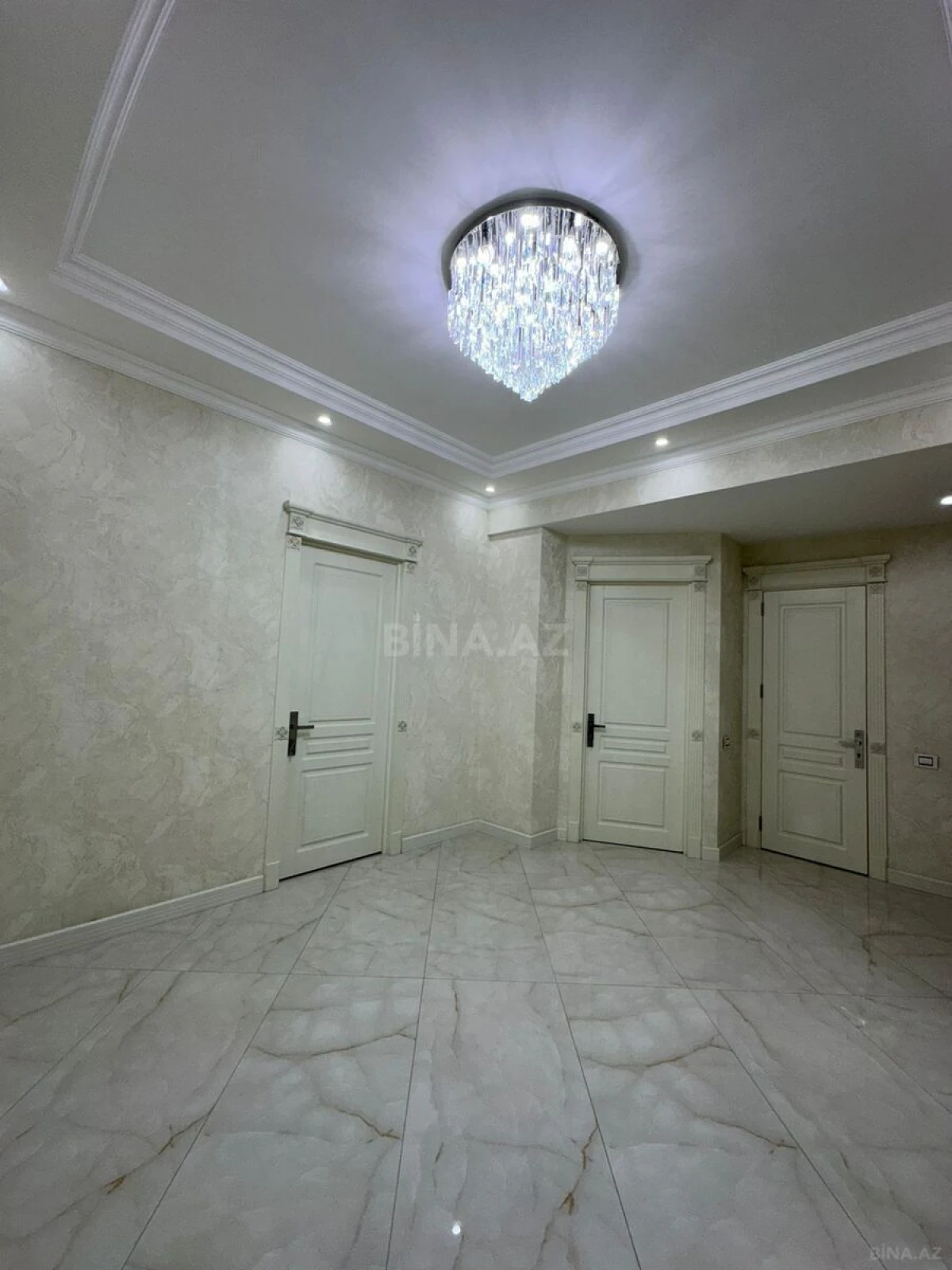 Kirayə verilir 3 otaqlı mənzil 150 m²