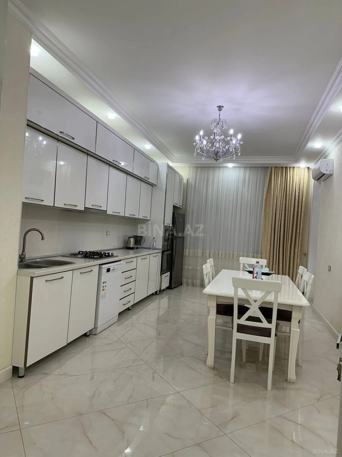 Kirayə verilir 3 otaqlı mənzil 150 m²