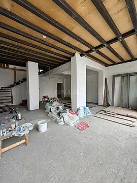 Kirayə verilir obyekt 380 m² — Bakı 380.00 m²