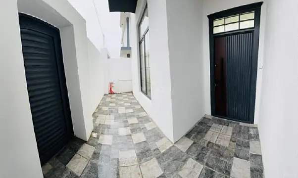 Satılır 6 otaqlı həyət evi 230 m²