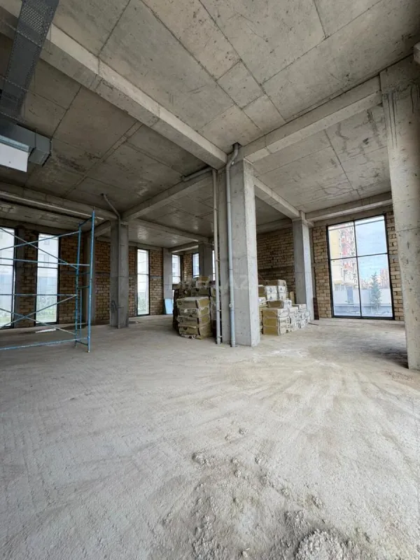 Satılır obyekt 900 m²