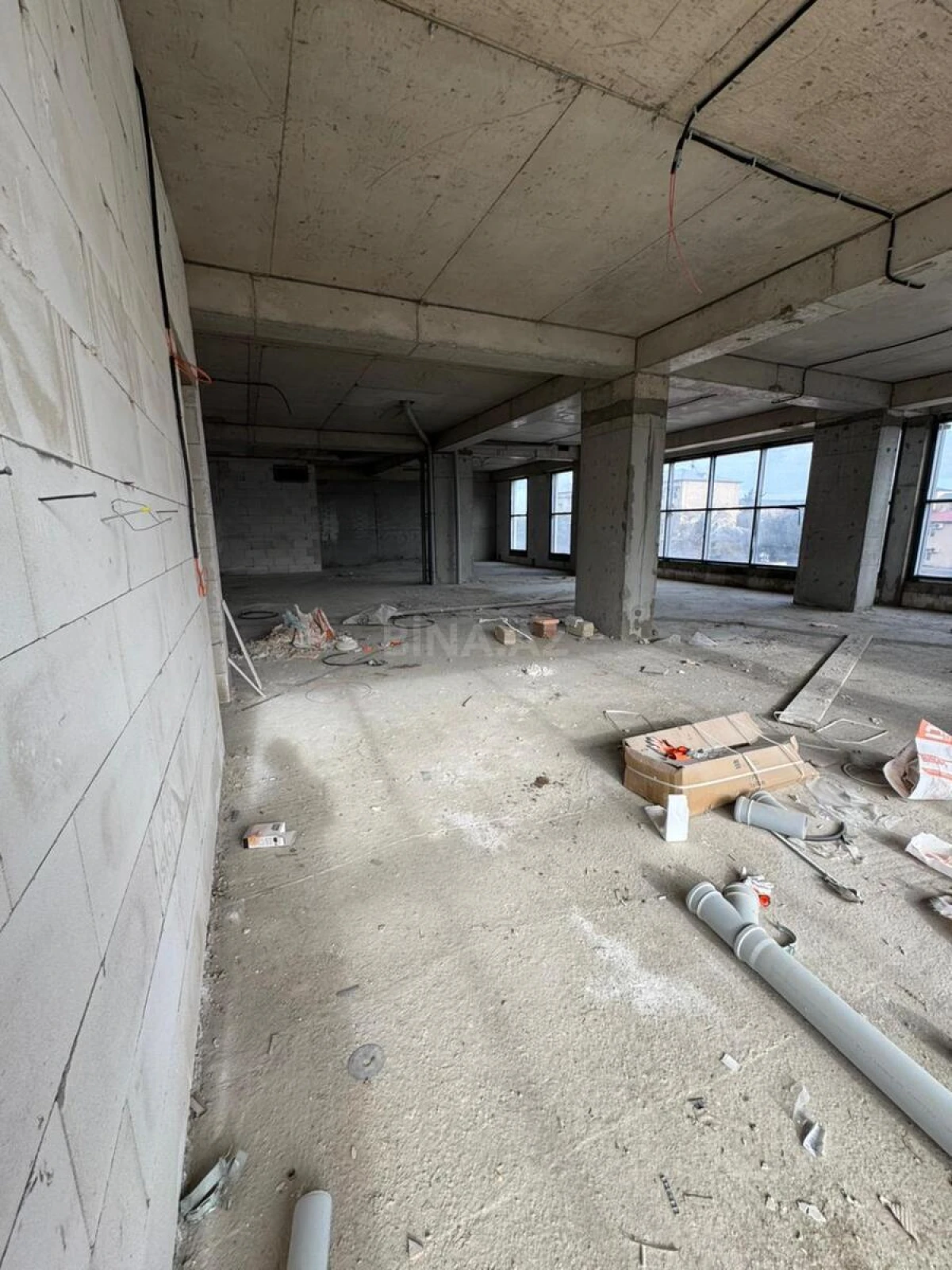 Satılır obyekt 900 m²