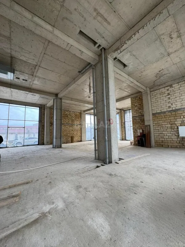 Satılır obyekt 900 m²