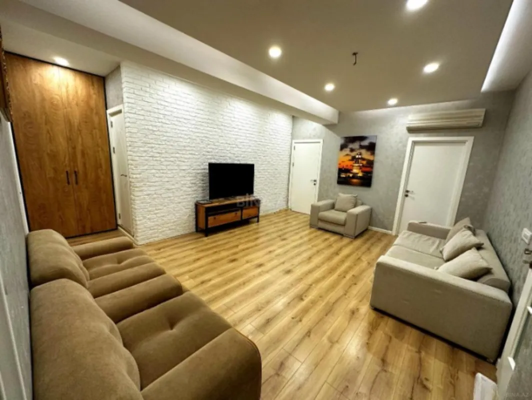 Satılır 4 otaqlı mənzil 130 m²
