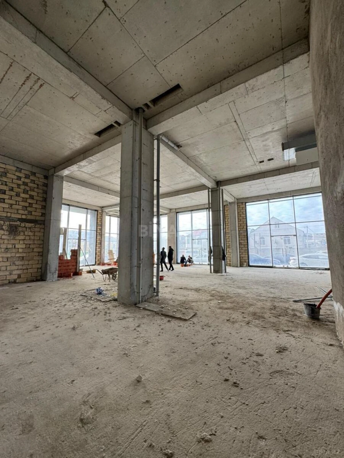 Satılır obyekt 300 m²