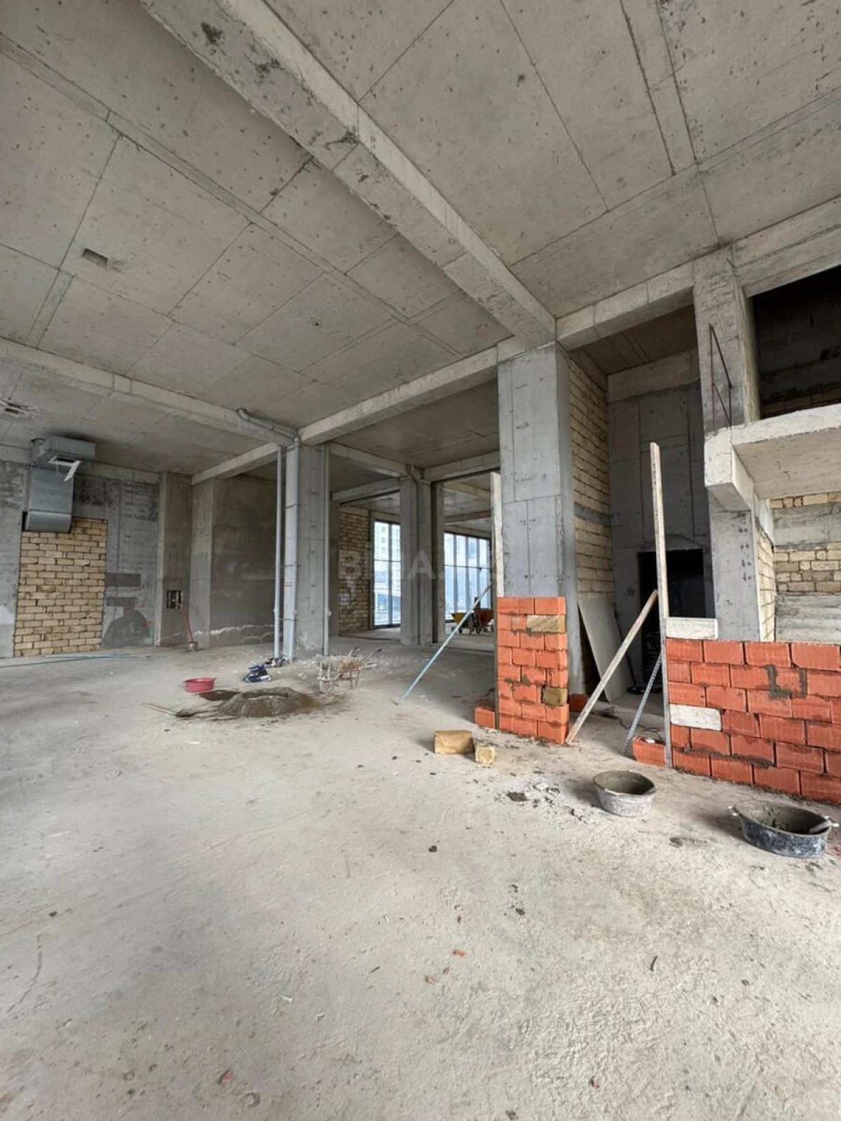 Satılır obyekt 300 m²