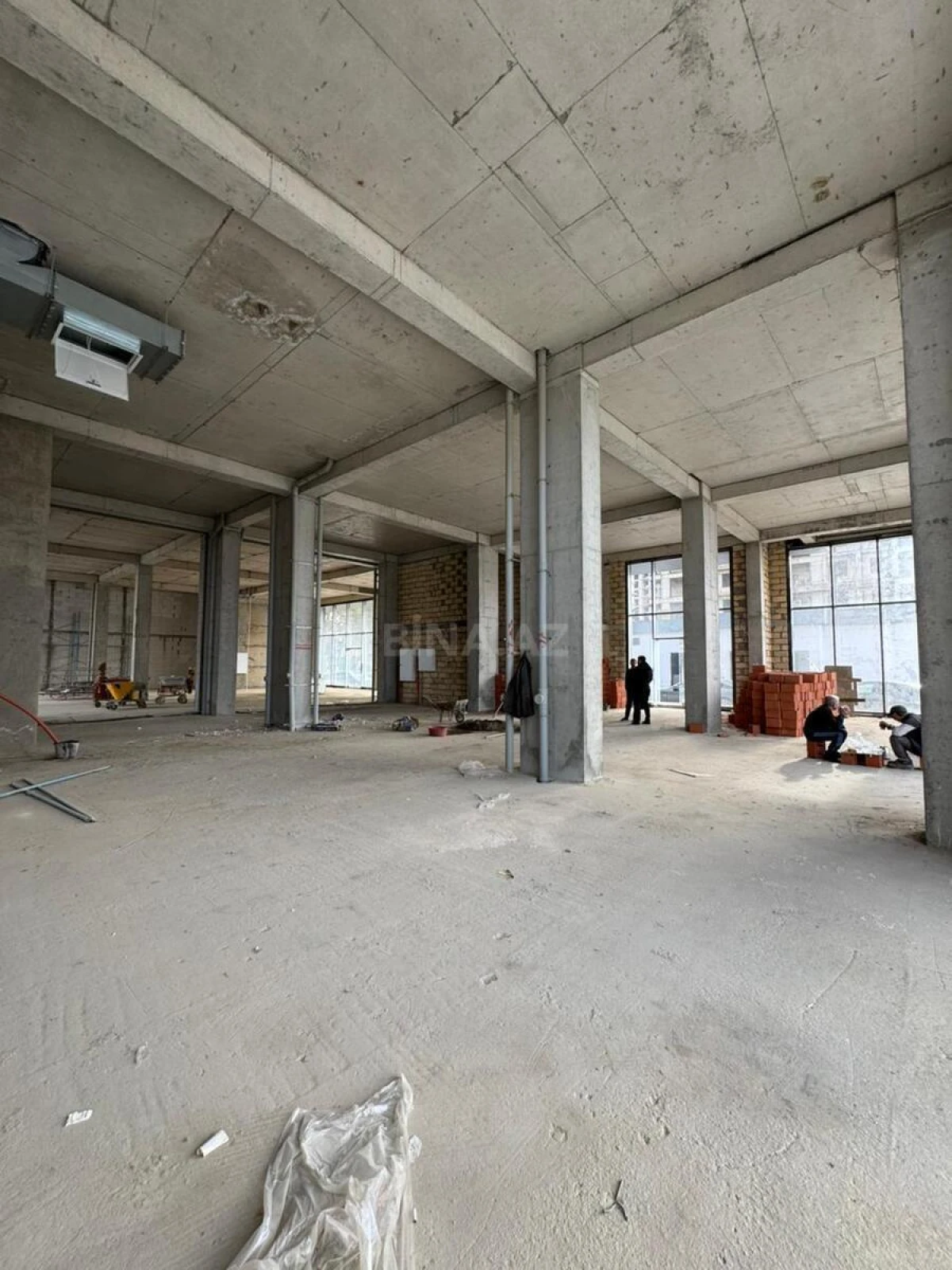 Satılır obyekt 300 m²