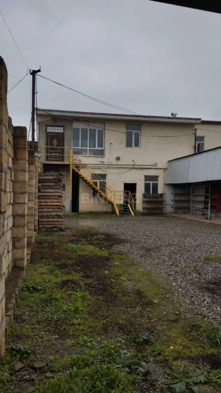 Satılır obyekt 800 m²